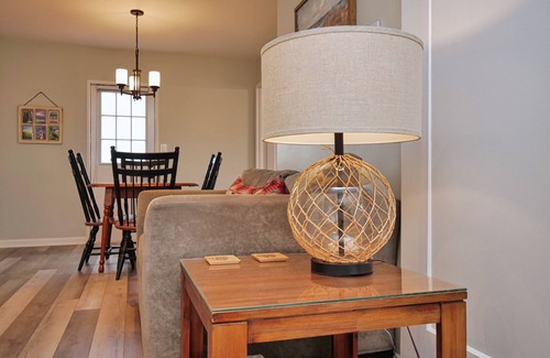 San Leandro House | Spacious & Tranquil Retreat