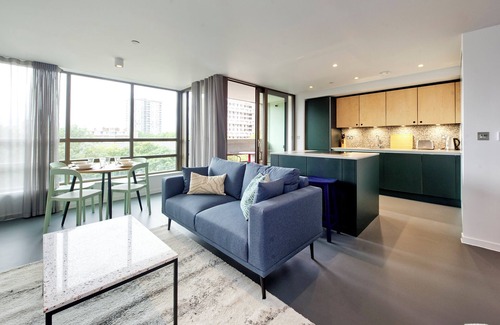 Poplar Apartment | Spacious two-bedroom home in East London