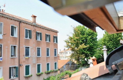 Castello Apartment | Spacious two-bedroom, two-bathroom apartment in old town, Biennale area