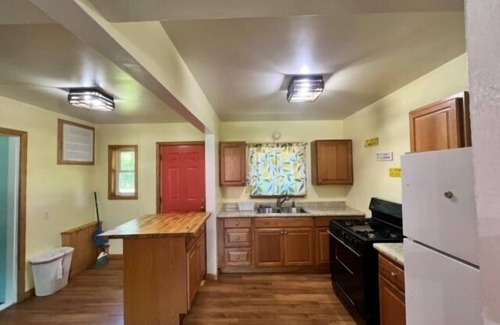 Monticello Apartment | Spacious Two-Bedroom House with Lake Views