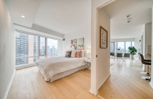 Richmond Hill House | Spacious unit & city view in Heart of Downtown w free parking