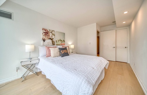 Richmond Hill House | Spacious unit & city view in Heart of Downtown w free parking