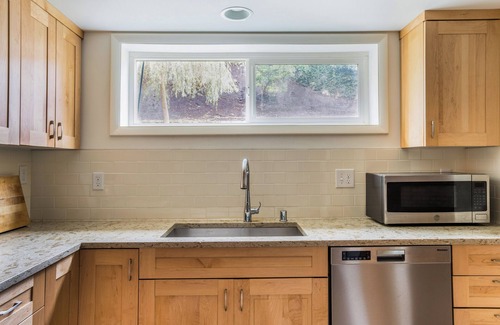 Port Gardner Apartment | Spacious unit in historic neighborhood with mountain and downtown views