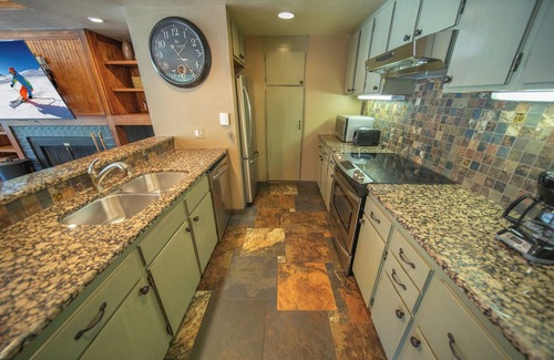 Lakeside Village Condo | Spacious Unit with Mountain views, Free Shuttle