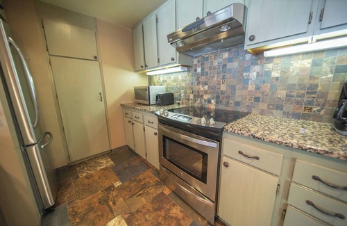 Lakeside Village Condo | Spacious Unit with Mountain views, Free Shuttle