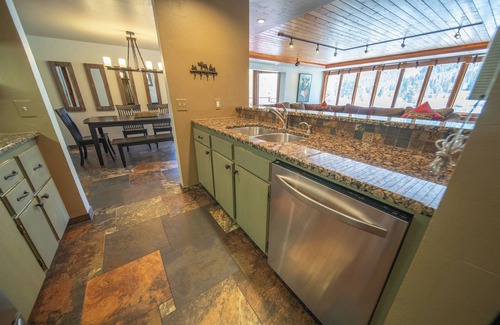 Lakeside Village Condo | Spacious Unit with Mountain views, Free Shuttle