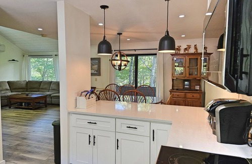 Lincoln House | Spacious, updated, AC/FP, mountain view, pool access, near Loon. C1061 by LRS