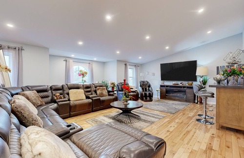 Westbrook Hotel | Spacious, upper-level duplex condo near Portland & beautiful beaches