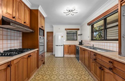 Wishart House | Spacious Upstair Home Comforts 13km from CBD&Airport