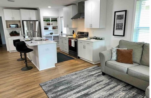 Old Seminole Heights House | Spacious Urban Bungalow/w Free WiFI & Parking