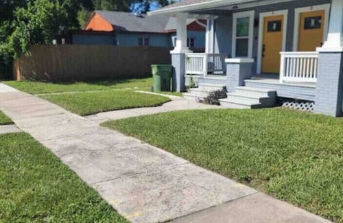 Old Seminole Heights House | Spacious Urban Bungalow/w Free WiFI & Parking