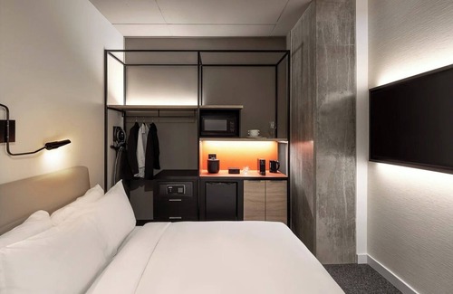 Brossard Hotel | Spacious Urban Retreat Near Quartier DIX30 – Steps from Shops & Dining | 4 Units