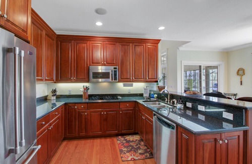 Fontana House | Spacious, family-friendly, and amenities galore!