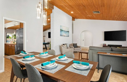 Cactus Glen House | Spacious vacation rental with a private pool, a hot tub & AC