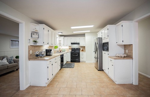 Port O Connor House | Spacious Vacation Home: Sleeps 16, 1/2 mi to Beach & Boat Ramp - Family Friendly