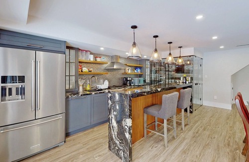 Vaughan House | Spacious Vaughan Unit, Steps to Park