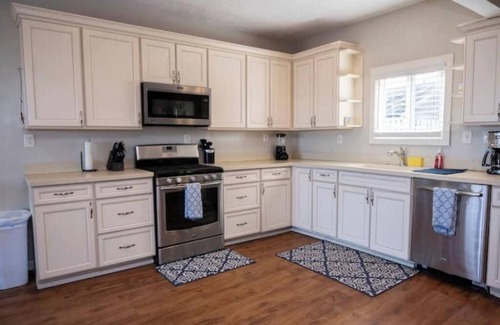 Vermilion House | Spacious Vermilion House on the Lake