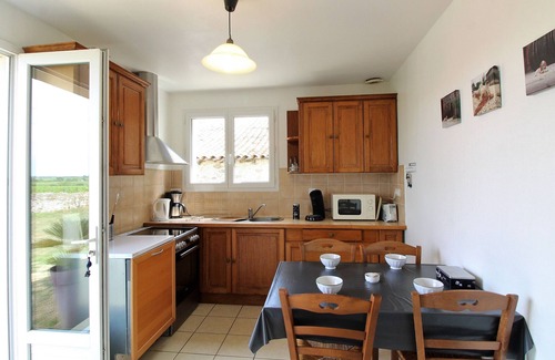 Bellevigne-en-Layon Cottage | Spacious Vineyard Retreat with Stunning Views, Sauna, and Pet-Friendly Garden