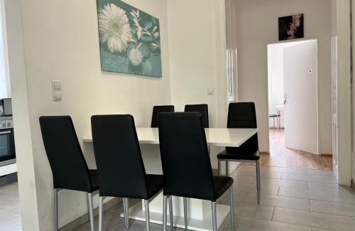 Oberlaa Apartment | Spacious Vienna 4BR shared Stay for Friends & Families