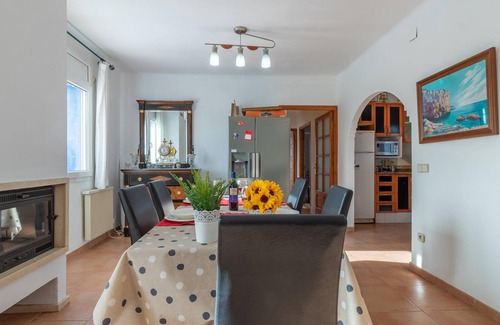 Sant Pere Pescador House | Spacious Villa with Pool, Garden, BBQ, A/C, WiFi, Parking - Walk to Beach