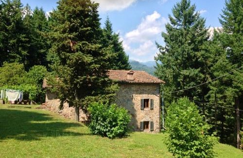 Barga Villa | Spacious villa in Barga with private pool and mountain view
