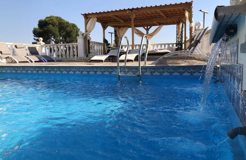 Olocau Villa | Spacious villa in Olocau with private pool and garden