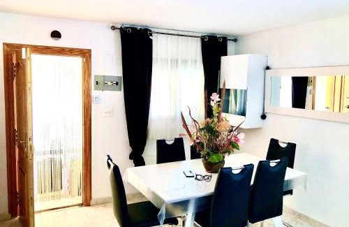 Olocau Villa | Spacious villa in Olocau with private pool and garden