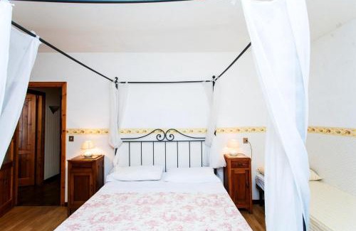 Ramazzano Villa | Spacious Villa in Ramazzano, Perugia with Private Pool