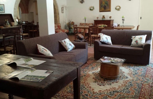 Ascoli Piceno Villa | Spacious villa set among olive groves and large lawned garden with private pool