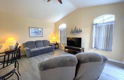 Tuscan Ridge Villa | Spacious Villa South Facing Pool 20 min to Disney