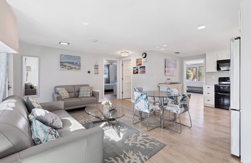 Sarasota Villa | Spacious Villa with Lush Tropical Garden Very Close to Siesta Key!