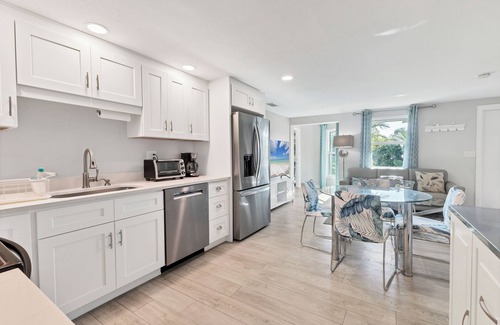 Sarasota Villa | Spacious Villa with Lush Tropical Garden Very Close to Siesta Key!