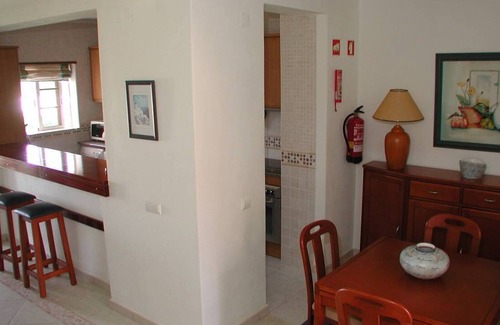 Montes de Alvor House | Spacious Vivenda with 3 terraces, pool and tennis court by the sea