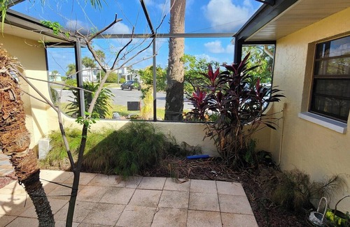 Spring Hill House | Spacious Waterfront with heated swimming pool. 5-bedroom home in Hernando Beach