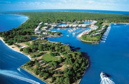 Gold Coast Apartment | Spacious waterfront, one bedroom apartment.