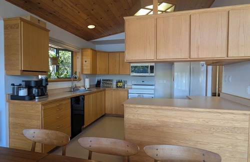 Pender Island House | Spacious Waterfront House on North Pender Island
