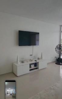 Sardinera Apartment | Spacious waterfront apartment, great views & more!