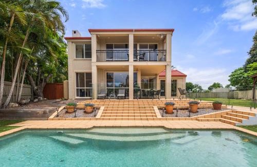 Broadbeach Waters House | Spacious Waterfront Retreat in Broadbeach Waters