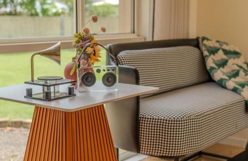 Broadbeach Waters House | Spacious Waterfront Retreat in Broadbeach Waters
