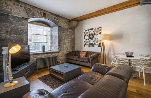 Plymouth Apartment | Spacious waterside harbour retreat