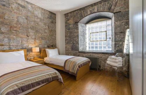 Plymouth Apartment | Spacious waterside harbour retreat