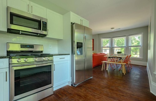 Detroit Apartment | Spacious West Village 2bd/2ba apt|Min to Downtown