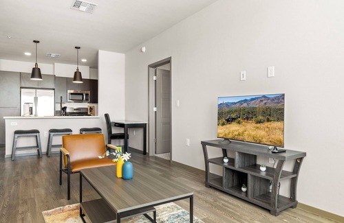 Glendale Sports and Entertainment District Apartment | Spacious Westgate CozySuites by stadium with pool 1