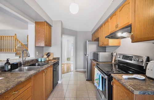 Whitby House | Spacious Whitby Haven: 3BR Home + Parking