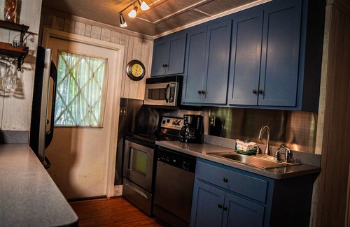 Pine Mountain Ski Chalet | Spacious Wooded View Chalet with a third bathroom