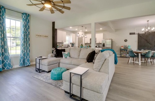 Grove House | Spacious Yard, Games and Fire Pit Grove Home Rental
