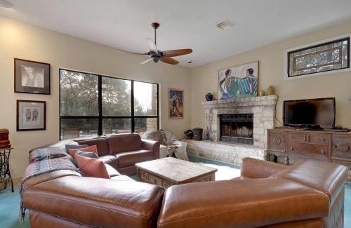Driftwood House | Spacious Yet Private Vacation Rental with Pool and Games Room For the Ultimate Family Getaway in Nature, Driftwood Texas