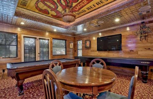 Driftwood House | Spacious Yet Private Vacation Rental with Pool and Games Room For the Ultimate Family Getaway in Nature, Driftwood Texas