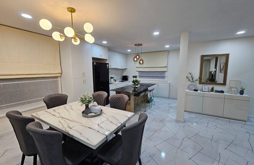 Hang Dong House | SpaciousCharming 3-bedroom house with AC and WiFi in Chaingmai city.