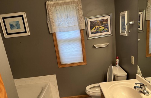 Baxter House | Spaciously Convenient House